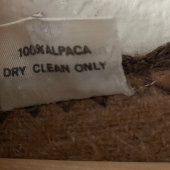 Vintage Monteza's Alpaca Cape Poncho Shawl Wrap Wooden Button At Neckline Sz Med - Picture 15 of 16